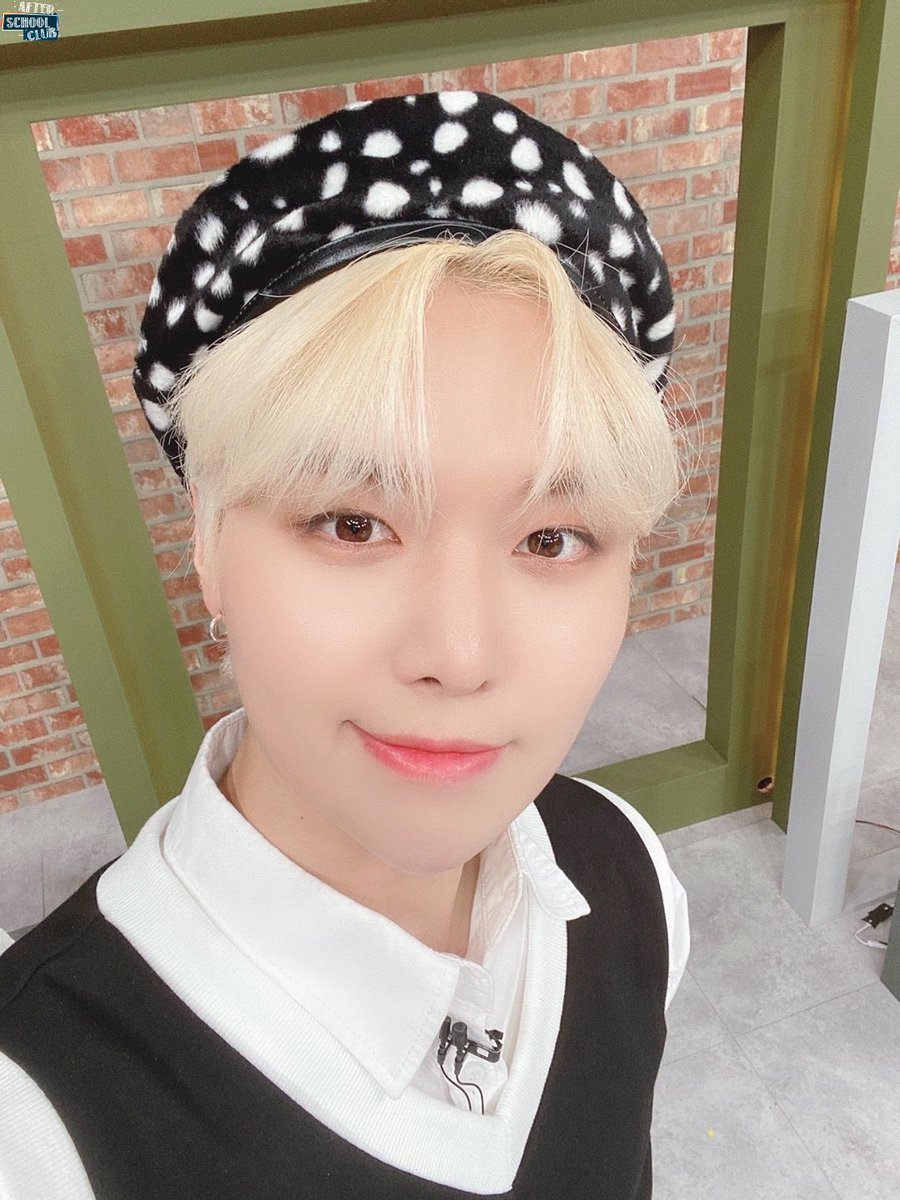 arirang_ASC's tweet photo. [MC]

오늘도 열일 완 💯
수고했어요 우리 MC들 ♥
(🤫)다음 주에는 아마도(???)
스튜디오가 복작복작 와글와글할 예정이니
특별히 더 잘 부탁할게요 😋 https://t.co/4AYzMtBAqn