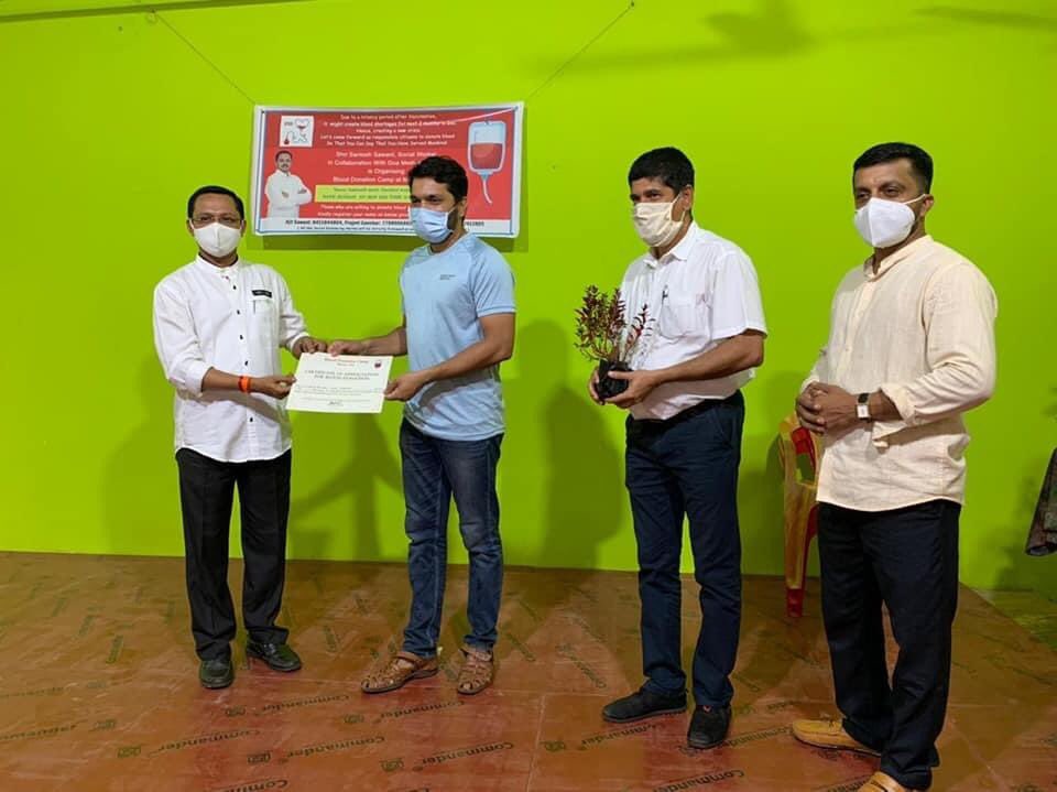 sawantksantosh's tweet photo. Adhering to all #COVID19 guidelines, organised #BloodDonation camp in #Mayem constituency. I’m touched with support mayemkar’s has landed for this generous cause, always grateful. For those questioning my credibility on social media, please join me in taking #MayemForward https://t.co/sHIVVl8vy2