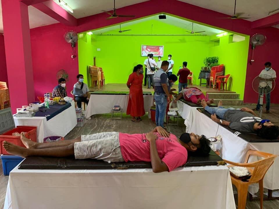 sawantksantosh's tweet photo. Adhering to all #COVID19 guidelines, organised #BloodDonation camp in #Mayem constituency. I’m touched with support mayemkar’s has landed for this generous cause, always grateful. For those questioning my credibility on social media, please join me in taking #MayemForward https://t.co/sHIVVl8vy2