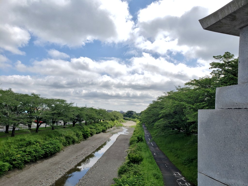 多摩 むし 南浅川橋 多摩御陵参道 陵南公園 前に架かる橋です 日曜日南浅川に戻る頃にはすっかり気持ち良い青空になっていました 久しぶりに一人で来たけど この川こんなに水量が少なかったのかな 空が見える風景 空の見える風景 南浅川