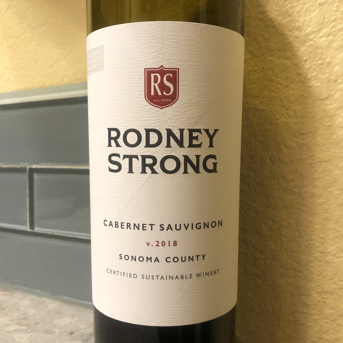 AffordCollector's tweet photo. #RodneyStrong #CabernetSauvignon #SonomaCounty @sonomavintners @Sonomagrapes @rsvineyards 2018 Rodney Strong Sonoma County Cabernet Sauvignon Blend dark garnet, in color. violets, plum, black currants, cherry, black pepper, cedar, baking spices, vanilla, oak. $18 https://t.co/tLiFkgBUx8