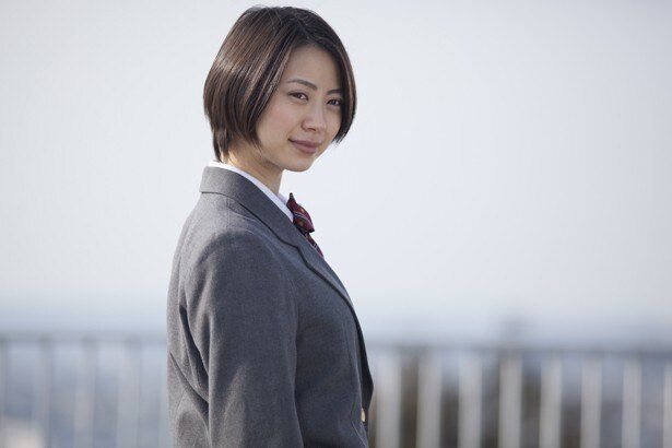 Haircut Highlights Picture 女優の山下リオさんがトレードマークであるロングヘアをバッサリ断髪してイメチェンしました ファッション雑誌ananで突然キレイなサラサラのロングヘアを80cm程度切ってショートヘアに Haircut Highlights Picture 女優の山下リオさんがトレードマークであるロングヘアをバッサリ断髪してイメチェンしました ファッション雑誌ananで突然キレイなサラサラのロングヘアを80cm程度切ってショートヘアに
