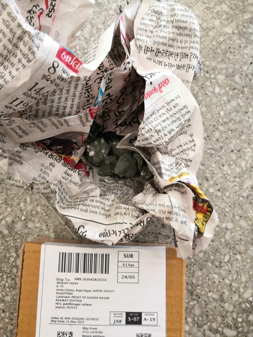 Pushpendr1411's tweet photo. @amazon @AmazonHelp i ordered pulse oximeter on amazon and stones are delivered by amazon. What is this rubbish.. This is not expected from Amazon. https://t.co/gOaoewmaVj