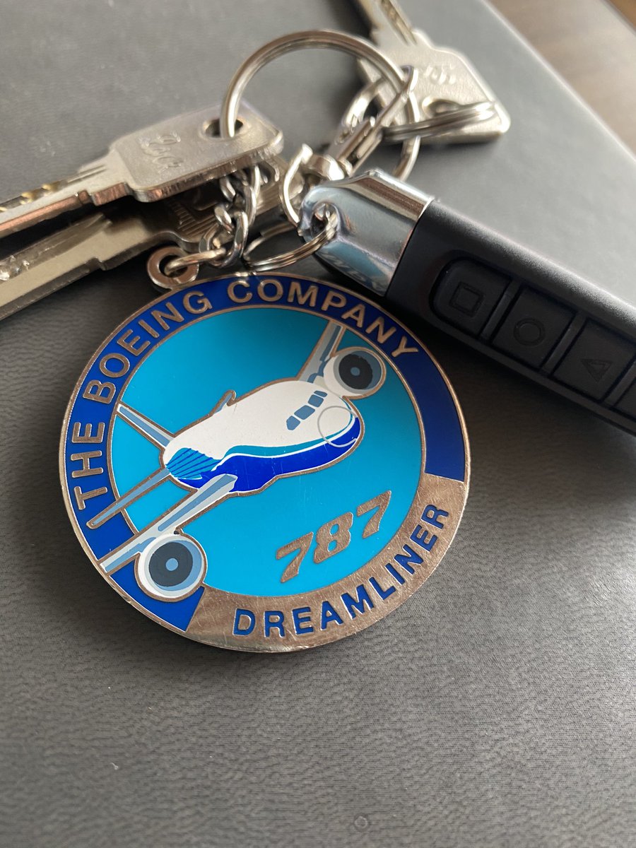 SugarsurenT's tweet image. Буянт-Ухаагийн 5-р гудманд шороо идэж өссөн хүүхдийн хувьд надад чухал өдөр! 

Нисэхийн баярын мэнд хүргэе!!! 
#ModelCollector #AviationDay