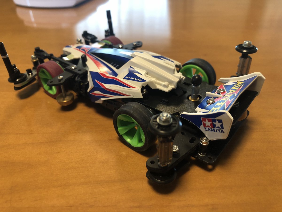 07Fc3c's tweet image. 子供と一緒に久々のミニ四駆復帰！
まだまだ調整頑張るぞ〜