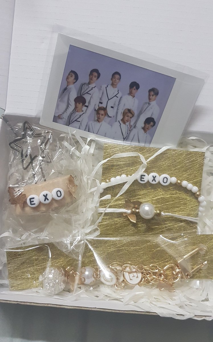 ClicheAeriZen's tweet photo. Okaaaayyyy.. sapa bagi? Seriussss.. sapa bagi? Cepat sebelum sis nangisss...! 😭

P/s tq @fearless04_ for the fankit yg dtg tiba2.. https://t.co/moNC9G7tmG