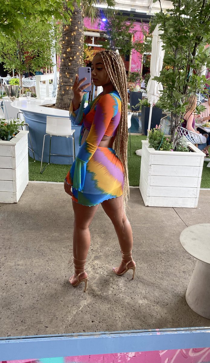 evolvingnanie's tweet photo. its the legs for me https://t.co/twdvpj17zZ