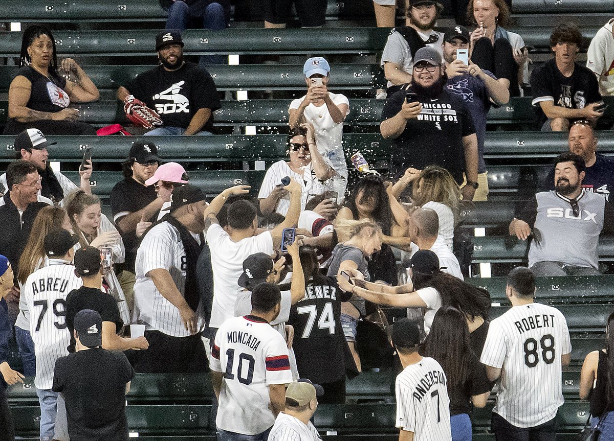Fans fight in the bleachers during the 9th inning as the #WhiteSox defeat the Cardinals 5-1 trib.al/URb57X8