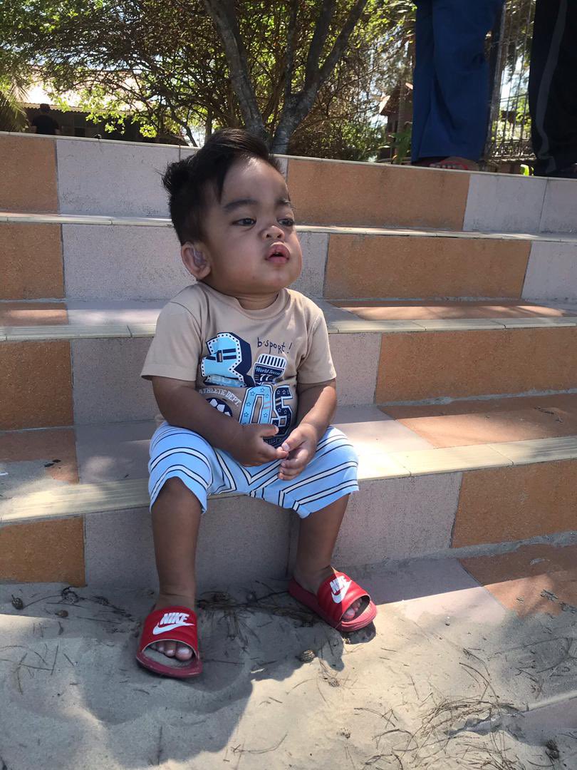 rahhimramly's tweet photo. Help Adik Ummar Please!

I know my follower tak banyak, tapi boleh tak kita bantu anak Pn Aina yg sakit Mucopolysaccharidosis I(MPS I)😢💔

Korang boleh nampak kepala dia membesar, struktur muka berubah, tangan kaki dia pon dah start membengkak &amp; bengkok weyh😭

Tolong RT okay🙏 https://t.co/BTgy81Dvxl