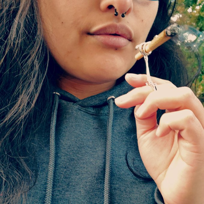 End of day shit 🖤 https://t.co/i0HLrggI0l<a href="/tag/happymonday"class="tags"><span>#happymonday</span></a>