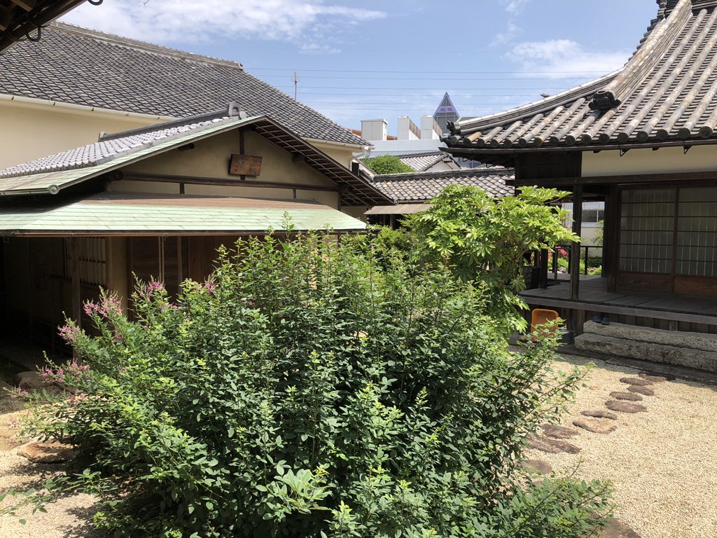 「する」とか

「しましょう」とか言うと、

「それは自力だ！」

と言われることがある。

けどこれはあくまで表現の都合。

「させて頂く」ばかりでは、

かえってわかりづらいことも。

言葉はホントに難しい…