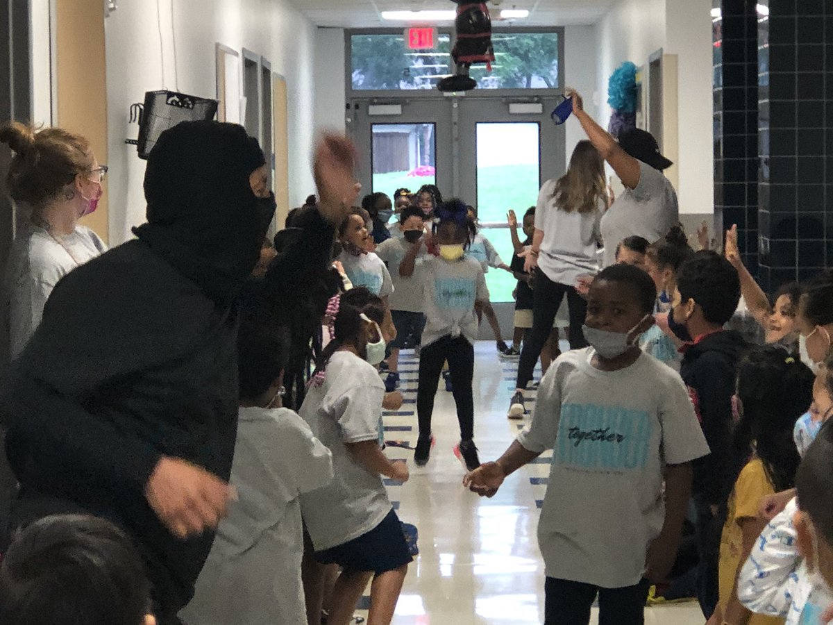 eyeonliteracy's tweet photo. Field Day @McWhorterES was a blast with Kinder hyping us up for the Ninja Nation Obstacle Course and Ms. Reed getting a trike ride!! @McWhorterES @DrChapmanCFBISD @Coachk1119 @parnell_dawn #MCWGameOn https://t.co/ZugPJPlvk5