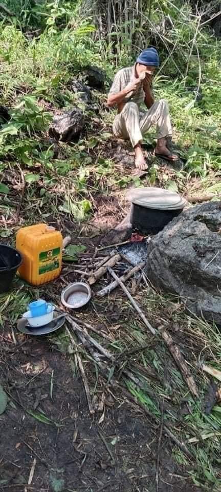 People in Demoso are now having to hide in nearby forests and facing difficulties due to attacks by SAC military. SAC is targeting the civilian population to collectively punish the people for armed resistance. 

#WhatsHappeningInMyanmar #May25Coup 
#HelpKayah