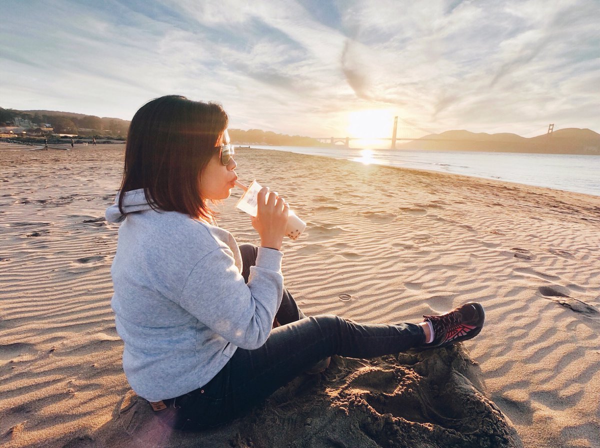 My new vlog is out! Part of it was in this beach in San Francisco while drinking milk tea and watching sunset. Would drink a milk tea or another drink when at the beach and watching sunset? WATCH VLOG: youtu.be/NYjIAIyygGw #beach #sunset #coco #SanFrancisco #sf #bayarea