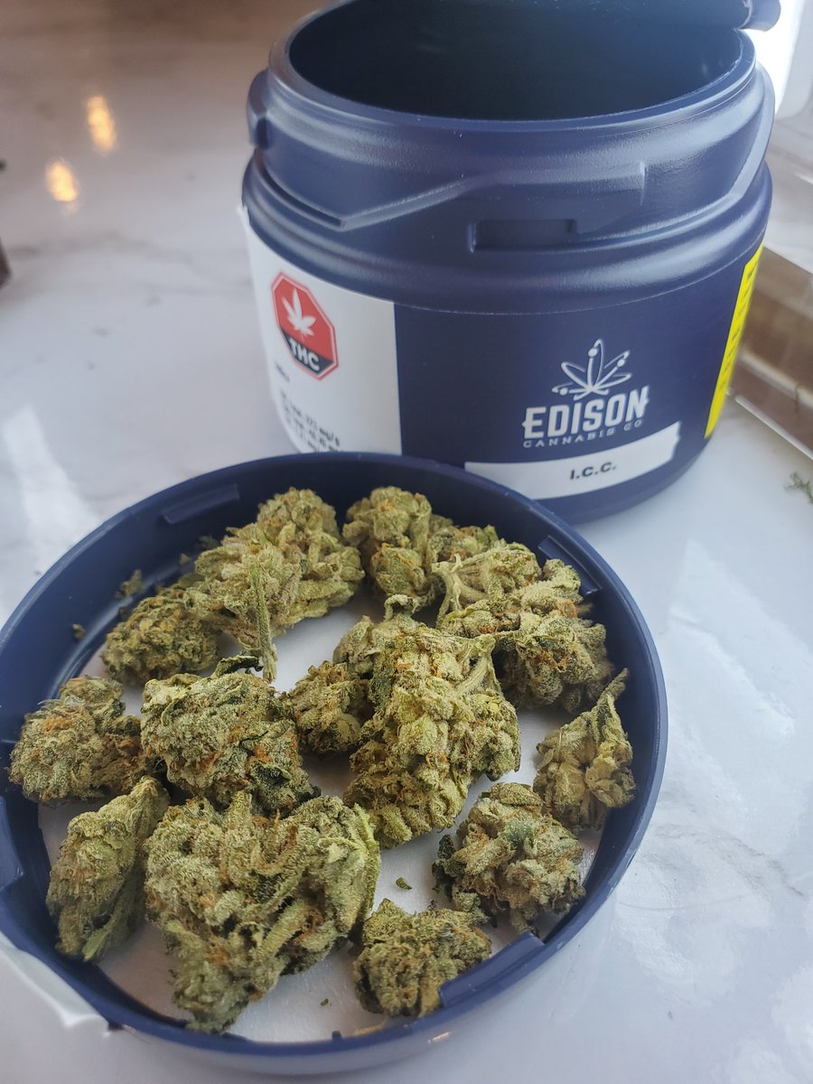 I.C.C (Ice Cream Cake) by Edison  ( @discoverOGI). Great tasting strain with hints gas, spice and vanilla in the exhale🍦