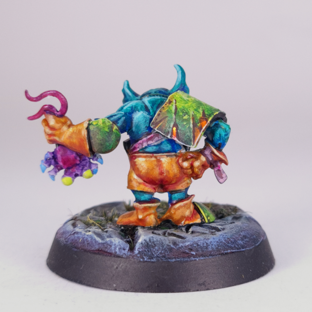 First goblin for the Blood bowl black ork team. Love the little critter he's holding. #bloodbowl #warhammercommunity #warmongers
