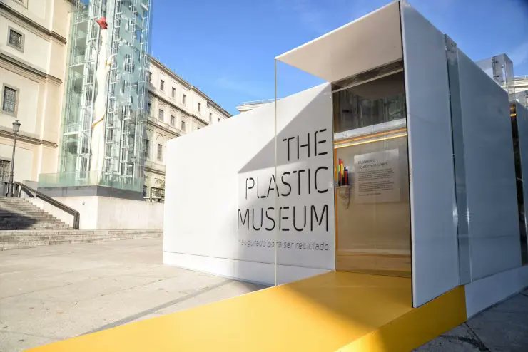 iambiente's tweet photo. 🗣«Concienciar a la sociedad de todo lo que nos aportan los #Plásticos y lo que tenemos que hacer al final de su vida útil para no dejar de disfrutar esas ventajas»

Ésta es la necesidad que se marcaron desde @EsPlasticos, impulsores de @plastic_museum👇

https://t.co/02xsewxoGa https://t.co/a7qWNsnQBe