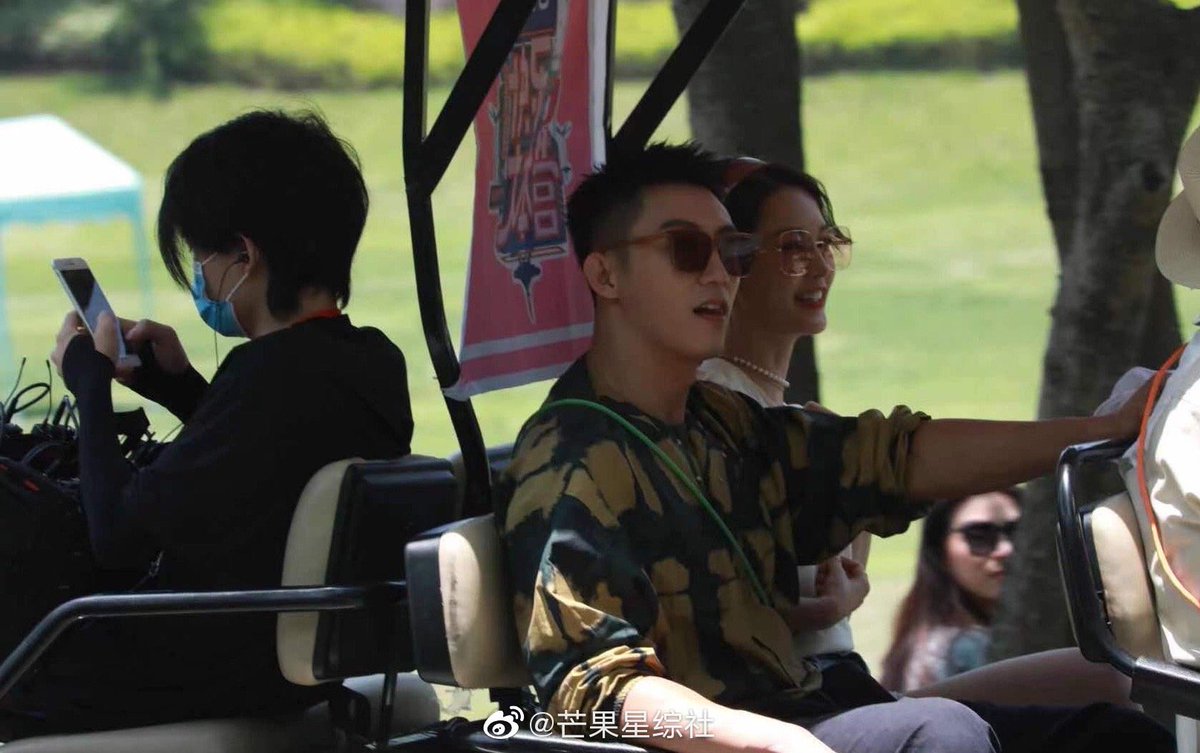 dramapotatoe's tweet photo. #ZhangZhehan, #HuangJingyu, and #LiQin spotted recording for Happy Camp today https://t.co/Em300vhzRJ
