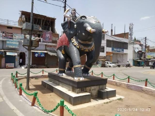 RajuRajakEtawah's tweet photo. #VeerAhirAlha
Let us teach our glorious history! Do not impose the false history of foreign invaders on us, add the history of these 2 AHIR brothers to the curriculum and make a grand memorial of them
#VeerAhirAlha @rao_gabbar #VeerAhirAlha #वीर_अहिर_आल्हा #VeerAhirAlha https://t.co/FpHK0fXHoj