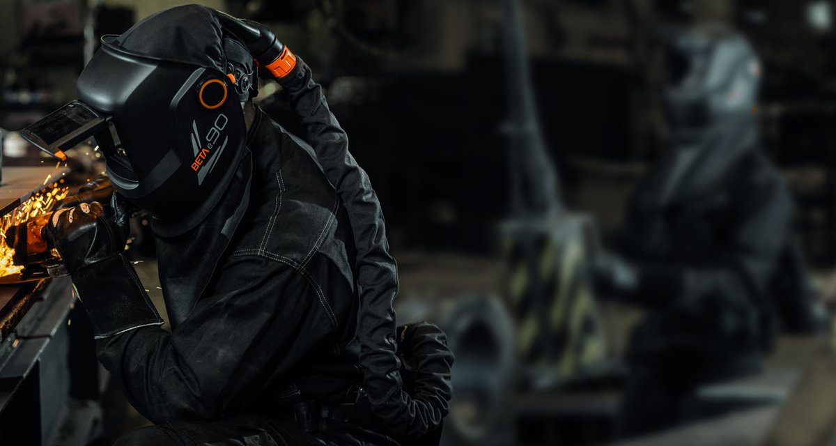 Kemppi_India's tweet photo. The welders wearing a welding helmet equipped with an appropriate air ventilation system efficiently protect themselves from toxic fumes and airborne contaminants. Beta e90 welding helmet series contain models equipped with an auto-darkening or a passive welding filter. https://t.co/S4Y8sNRVJ4