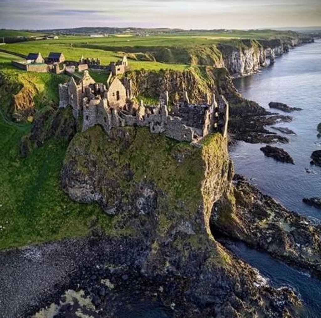 Dunluce Castle, imagine the stories this castles walls could tell?⁠
Photo by @luigifilice⁠