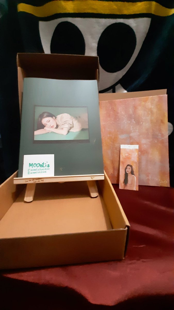 moontiskstore's tweet photo. Help us reach 300 Likes on FB and 100 Twt Followers and we'll drop this beauty at a special low price!
FB: https://t.co/sA0PFFrhRp
TW: https://t.co/tGW8jzFGRe
#WheeinSoar
#mamamoowheein
#MAMAMOO https://t.co/Wm7W5zab2m