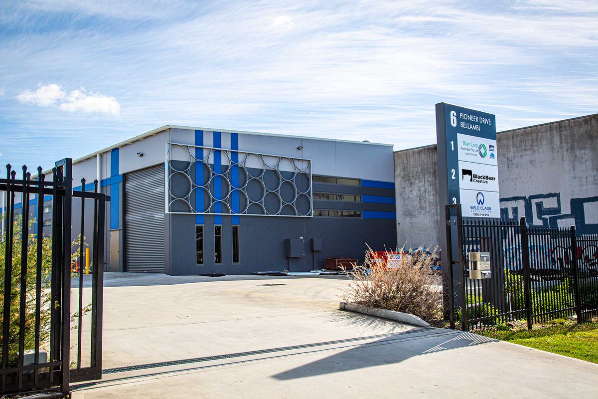 B_BearCreative's tweet image. Welcome to the new HQ. We have a nice and cosy spot thanks to Rogue Doors. The inside is coming along nicely, can't wait to show you. #designstudio #brandingdesign #uiux #bellambi #wollongong #business