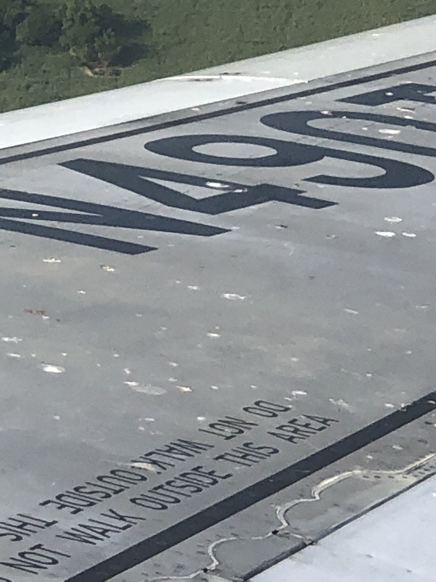 chicogsr's tweet photo. @Avianca @AviancaNAM @AviancaEscucha come on Avianca the least you can do is keep your planes clean with the prices you’re charging #birdpoop AV562 SAL-SFO 5/23 #airbus320 #shame @robertokriete https://t.co/hEpWNwb4VO