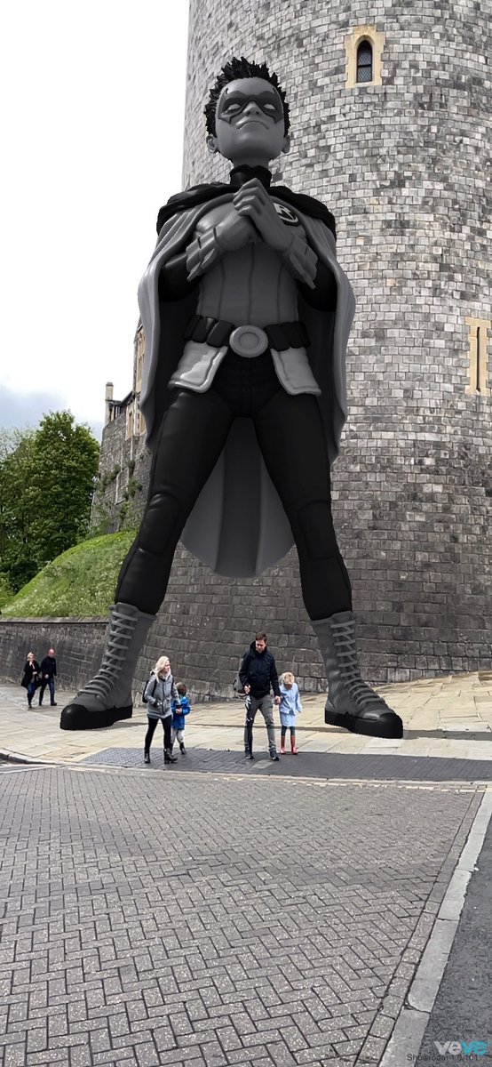 Making sure the queen is safe #VeVeArtShow