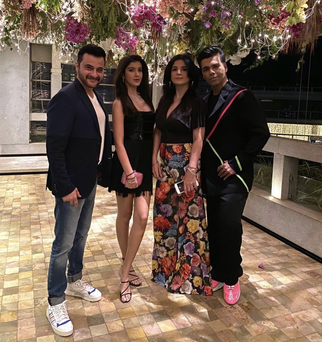 Happy birthday Karan❤️ we love you! ❤️❤️ #fam❤️ #throwback @karanjohar @maheepkapoor