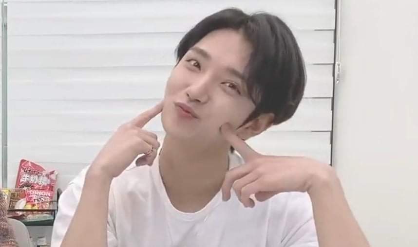 svtcafes's tweet photo. ↬ new order ! 
— strawberries n milk :D
˚₊·͟͟͟͟͟͟͞͞͞͞͞͞➳ TO: @ahloveguo
˚₊·͟͟͟͟͟͟͞͞͞͞͞͞➳ FROM: anonymous
「 Bambi - Baekhyun 」
message ; ↝ lov u po https://t.co/H0BCzwYHxY