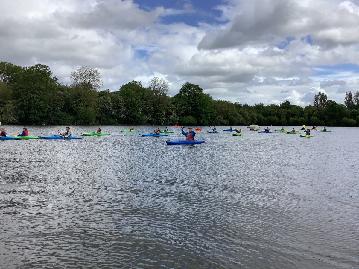 @CStewartSHS What a fabulous day for Yr6 visiting Thames Young Mariners, tackling all the water activities with commitment, huge grins on their faces and lots of laughter. #makingy6memories