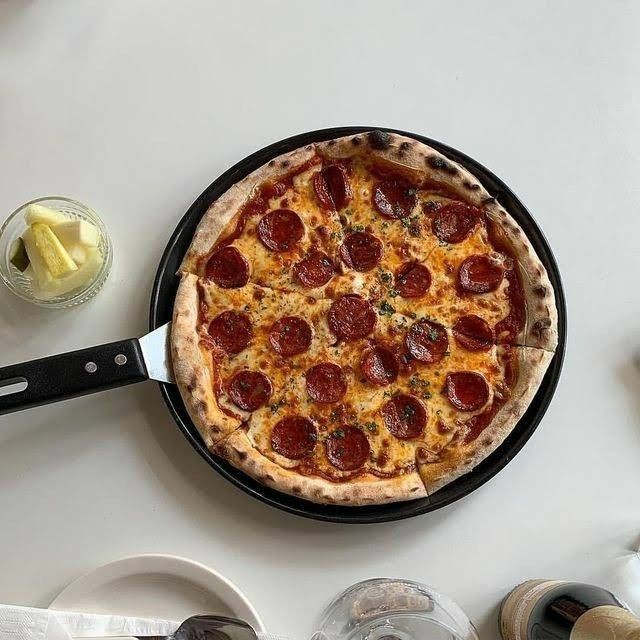 svtcafes's tweet photo. ↬ new order ! 
— shawarma, pizza &amp; milktea ♡^♡
˚₊·͟͟͟͟͟͟͞͞͞͞͞͞➳ TO: @BewootifulO 
˚₊·͟͟͟͟͟͟͞͞͞͞͞͞➳ FROM: anonymous
「 Good days - sza 」
message ; ↝ ishi eto na order mo enjoy mo kdot HAHHAHAHAHA ILY MWAMWA https://t.co/8XSKcmvC7E