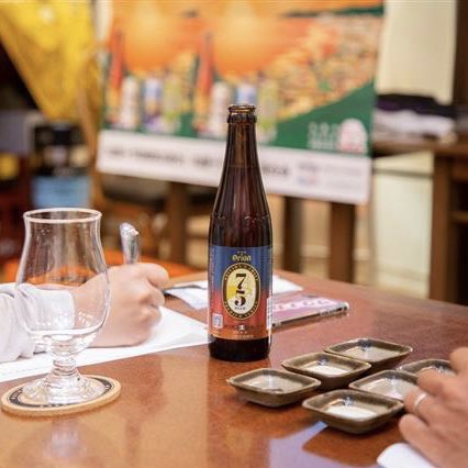 NagoPoco's tweet photo. 緊急事態宣言発令に伴い
工場直送新鮮75BEERの樽生を扱う当店ですが、お酒の提供が出来るようになるその日まで、やむ無く完全休業とさせて頂きます。

6月いっぱいは、難しい状況かと思われます。
7月〜は事態も落ち着き通常営業できると思います。
再開しましたら、ぜひご来店お待ちしております🙇‍♂️ https://t.co/J0VkhN8Lpo