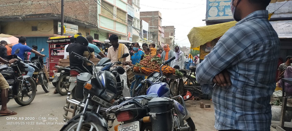 akashuninor2012's tweet image. Raniganj Bazar aur Bazar ki bheed..
Sari dukane khuli hui hai.
#Lockdownfailed @balliapolice