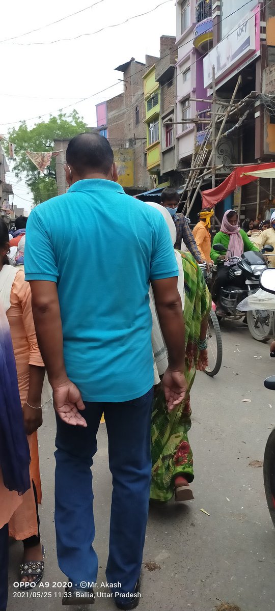 akashuninor2012's tweet image. Raniganj Bazar aur Bazar ki bheed..
Sari dukane khuli hui hai.
#Lockdownfailed @balliapolice