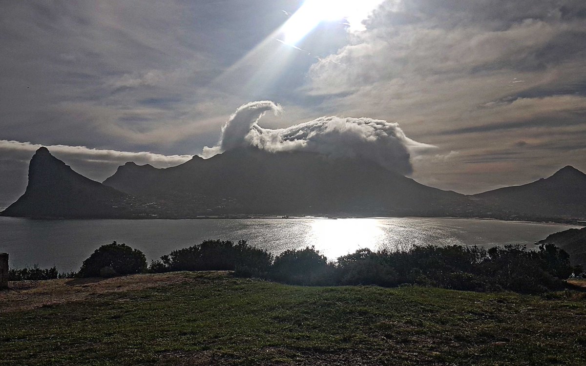 #Atlantic #surfreport Tues May 25. Most of the deep south is deep in the mist, solid little SW swell running, mod N wind, should be a few at the kelpy reefs on the pushing tide. Check out this pic of a sky wave over Karbonkelberg yesterday by @photosbymilo have a good one #gosurf