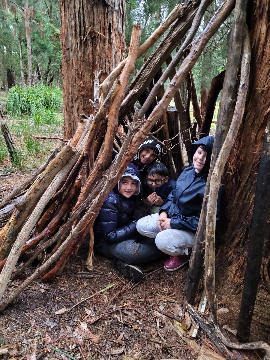 Miss_Shabo's tweet photo. Building huts in the rain like true campers. 💪🏼 @AitkenCreekPS https://t.co/N0tqshgr1Q