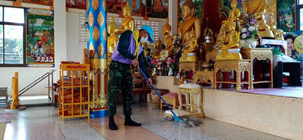 2idpr's tweet image. กองร้อยจิตอาสา ร.2 พัน.3 รอ.   ดำเนินกิจกรรมจิตอาสา " เราทำความดี เพื่อชาติ ศาสน์ กษัตริย์ "  โดยใช้น้ำยาฆ่าเชื้อทำความสะอาดเช็ดถูพื้นผิวศาลาและทำการฉีดพ่นเพื่อป้องกันการแพร่ระบาดของเชื้อโรคไวรัสโคโรนา(COVID19 ณ. วัดเวฬุวนาราม  หมู่ที่ 17 ต.เมืองเก่า  อ.กบินทร์บุรี จว.ปราจีนบุรี