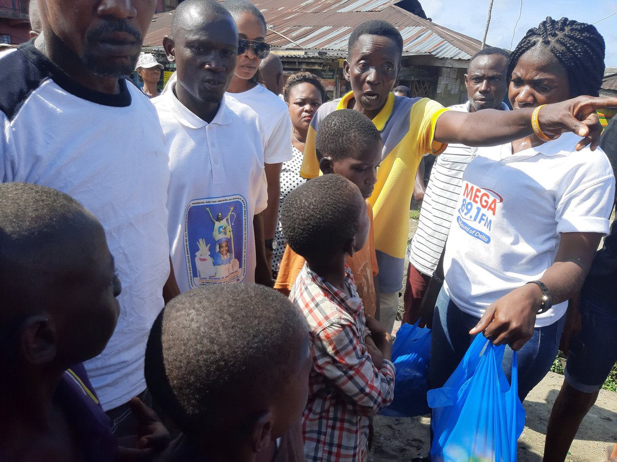 LightrayM's tweet image. I cannot thank Warri People enough!! #givebacktosociety
Here are I am as #QueenMother with my Mega Chief Izeh, Onos B &amp;amp; Anu Radio Barbie with my MEGA FM Crew joined by other Chiefs: Gilbert, Eruo, Gidigba, Onajite, Amino, E.K Fashion &amp;amp; many others in Warrii