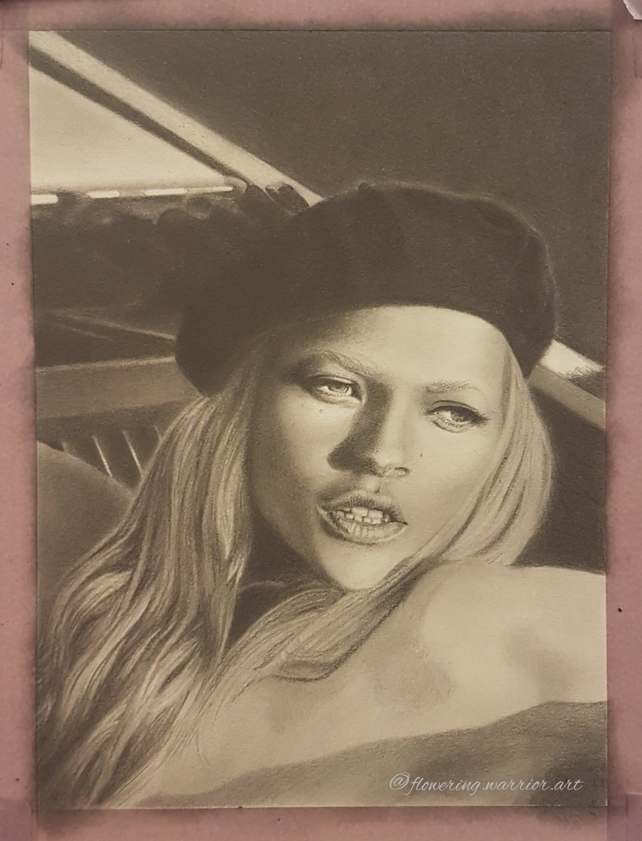 FlowerinWarrior's tweet photo. Personal drawing on hold to start a couple new commissions ✌

#wip #pencildrawing https://t.co/k71f1UBx8Q