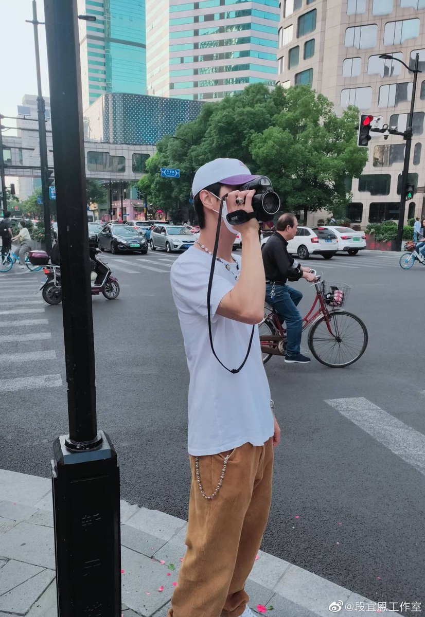 91knws's tweet photo. แสนเท่ห์
สรุปกางเกงตัวนี้ของใคร? 
ของมาร์คหรือของน้องจินยอง 🤔
หรือมีคนละตัว 🤔 https://t.co/Je6eN45fr6