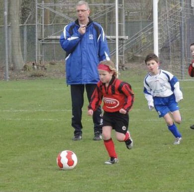Dames 1 slaat dubbelslag met zusjes Dürselen. Roodzwarters Gwenn en Loïs komen over van <a href="/FCAxel_/">FC Axel</a> , en keren terug bij de club waar ze op hun 5e begonnen met voetballen ⚽️ <a href="/vvterneuzen/">VV Terneuzen</a> . #welcomeback 🔴⚫️