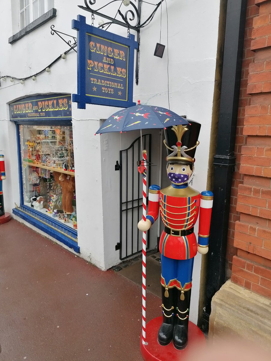 ginger_toys's tweet photo. #bbcbreakfast I has been very wet in #uptonuuponsevern thankfully the flood defences are holding😊 https://t.co/S9IGqPLmR0