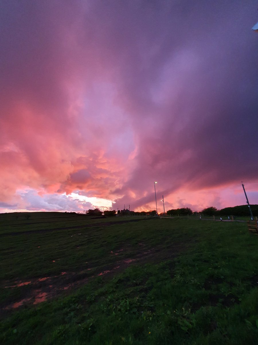 warmsanctuary's tweet photo. @mrdanwalker @louiseminchin Moody May weather pic .. https://t.co/TNl7GFpMDV