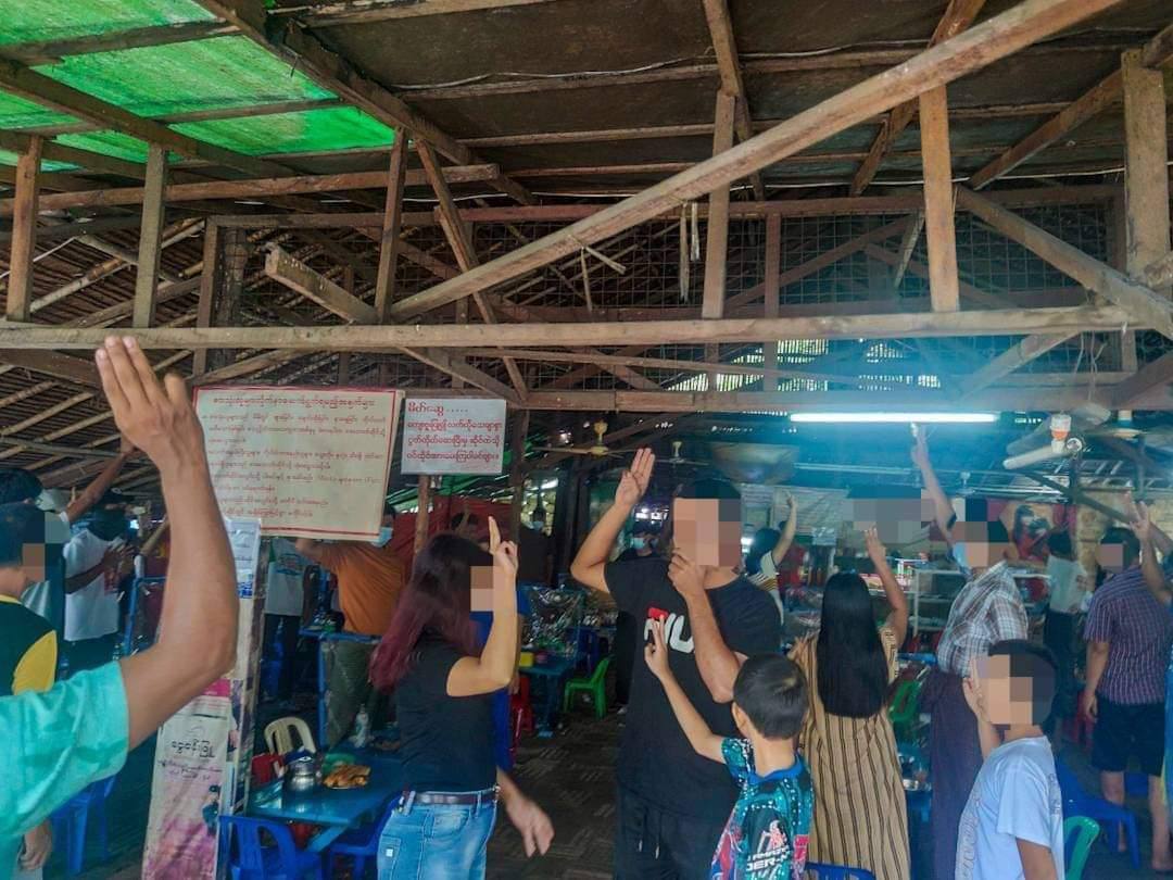 trust_Suu's tweet photo. Anti Coup protesters at tea shop in Dawei this morning. #WhatsHappeningInMyanmar  #May25Coup  #DeclineSACEdu https://t.co/UGiiTHyzGq