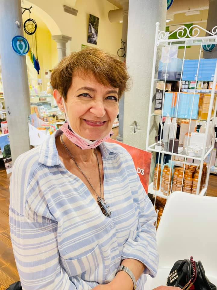 EvitaBio's tweet photo. Trucco fatto 😊💙
La nostra mitica 
Anna M. Indelicato
💪
#biologico #tuscany #empoli #evitabio #naturasi #anna #fatto https://t.co/zFllLb9JdV