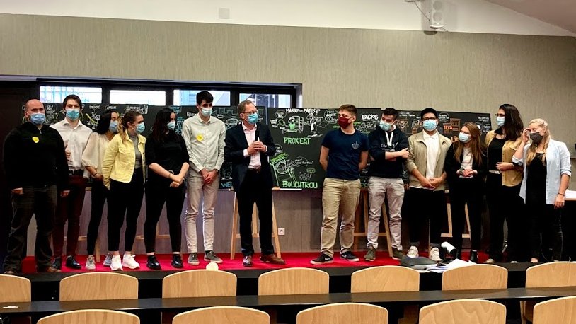 👍🏆Bravo également à l'équipe MASK HAS BIN, sélectionnée à la 2ème place et aux 2 coups de cœur du jury : PROX'EAT et NEIGH BEEZ' ! 
Merci à l'ensemble des 16 équipes d'élèves ingénieur·es et à Alexia Leibbrandt pour ses belles synthèses graphiques des solutions en temps réel !