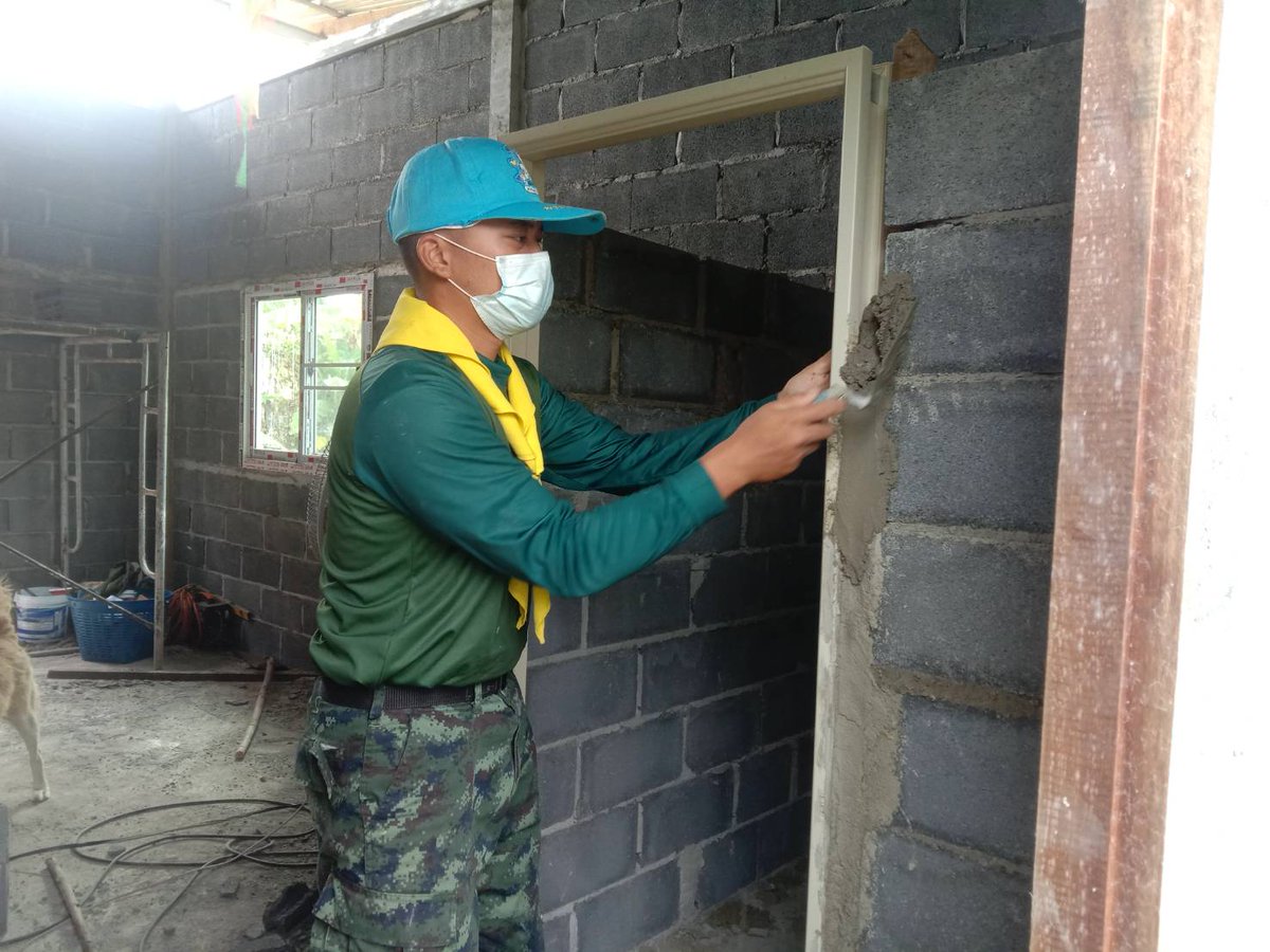 2idpr's tweet image. ร.12 พัน.1 รอ. จัดกำลังพลจิตอาสาฯ เข้าช่วยเหลือประชาชนที่ได้รับความเดือดร้อนจากที่พักอาศัยชำรุดจากเหตุวาตภัย ในการดำเนินก่อสร้างบ้านหลังใหม่ให้กับ น.ส.ประนอม  จันทรมิตร อายุ 68 ปี บ้านเลขที่ 64/8  ถนนเทศบาล 12 อ.เมือง จ.สระแก้ว