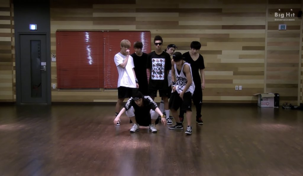 jeonpeem's tweet photo. ห้องซ้อมสมัย            ห้องซ้อมตอน
No more dream        Butter https://t.co/hRIOxD2pwq